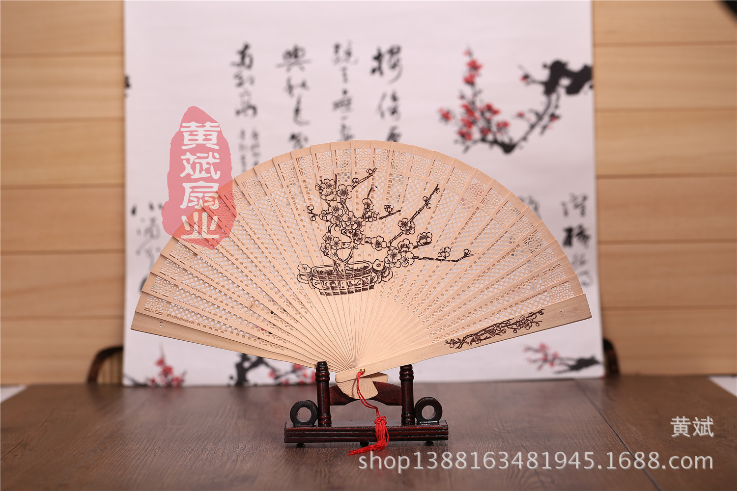 11只彩鹤扇子批发礼品扇禾木扇仿檀香扇带香镂空印花带扇盒详情16