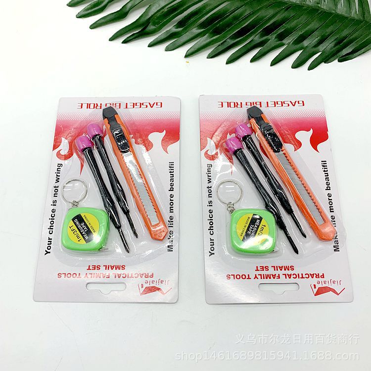 A practical set of utility knives, tape measures and computer pens, as well as a card suction tool set, is a hot-selling item in a two-yuan store pic 3