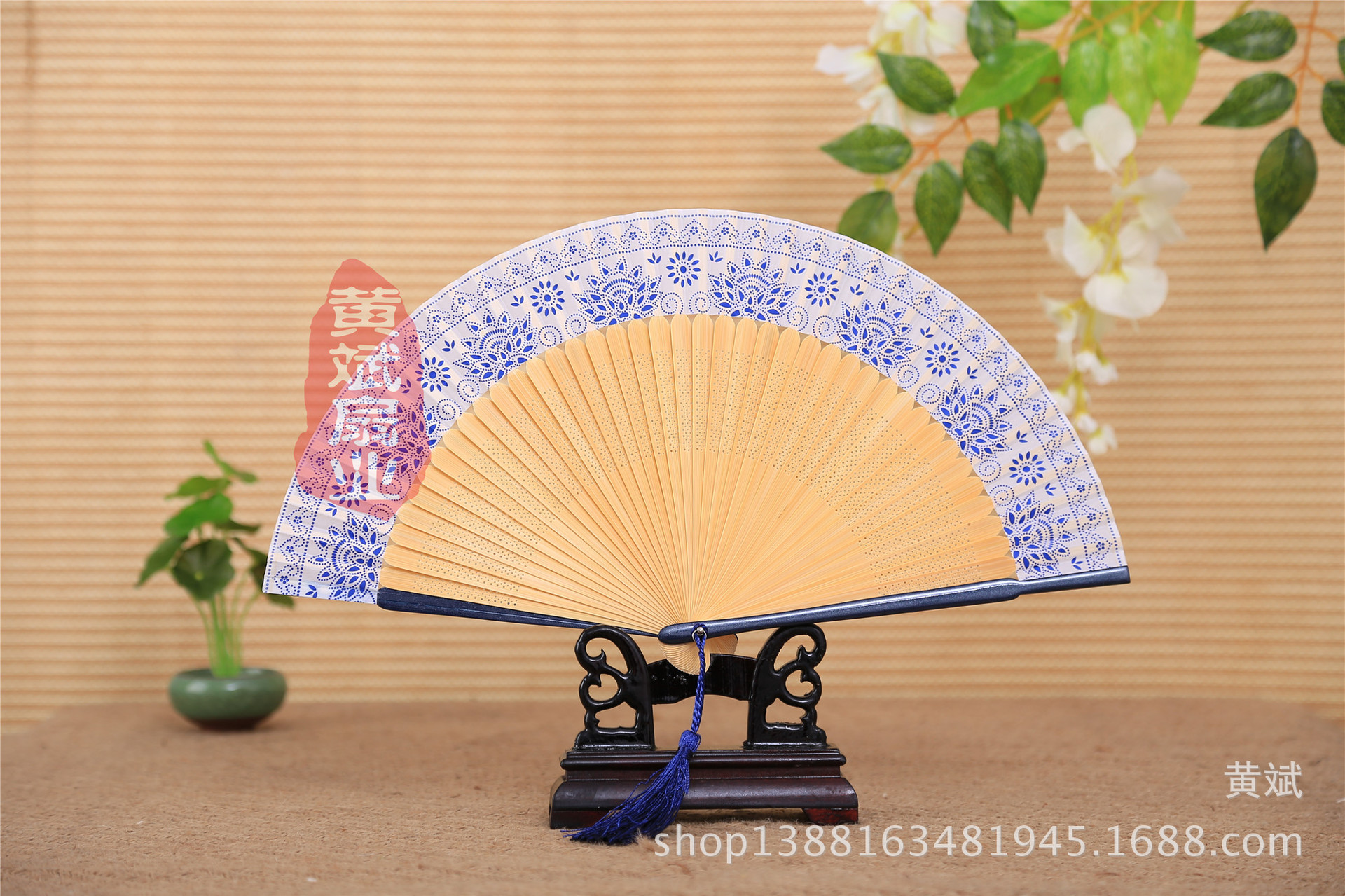 42方中国风烤漆边青花瓷扇*竹扇*工艺礼品日用*厂家直销*高档女扇详情3