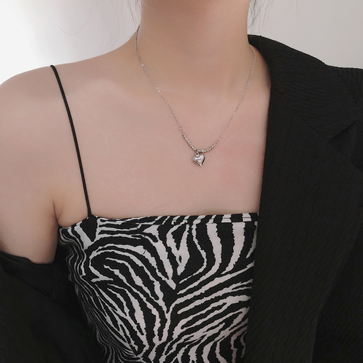 European and American style heart-shaped necklace, versatile for women, niche design, hot girl ins style, titanium steel, non-fading, high-end collarbone chain pic 26