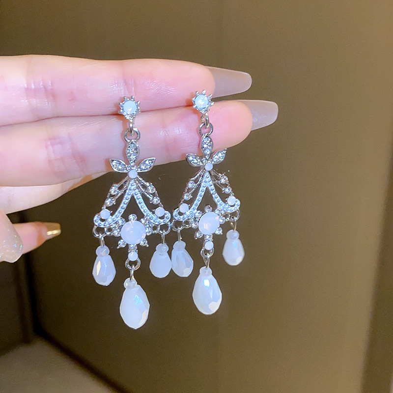 Silver needle diamond-encrusted heart-shaped flower earrings, European and American fashion style, square stud earrings, niche commuting new earrings wholesale pic 27