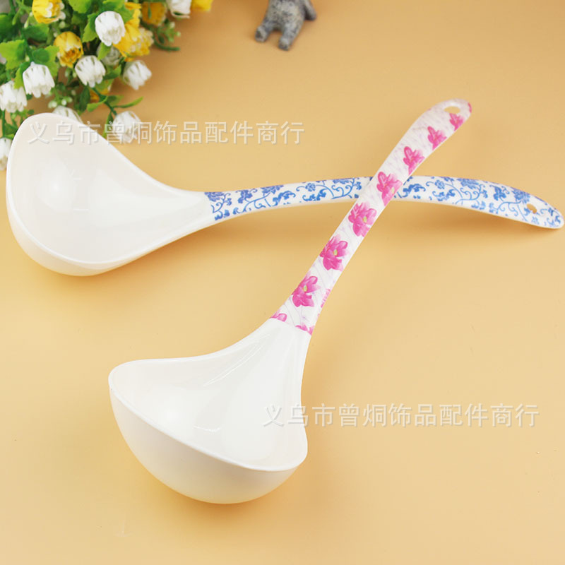 Melamine large soup spoons, plastic soup spoons and plastic large soup spoons are selling well at street stalls. Wholesale for one or two yuan pic 11