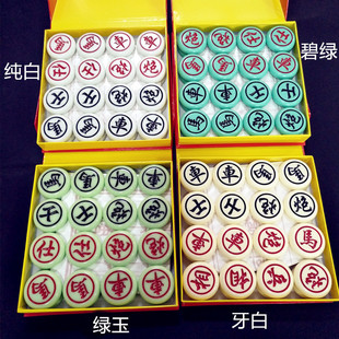 Oil-painted wooden chess set with chess box, wooden chess 9.9 yuan store supply, convenient to carry and store, including a set of chess pic 38