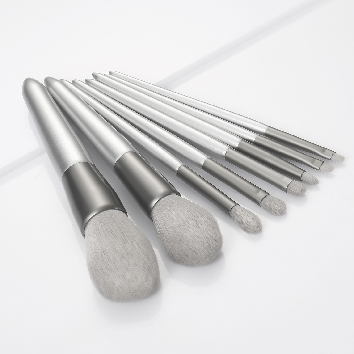 The manufacturer supplies 8 makeup brush sets, storage bags, artificial fiber wooden handles, blush brushes, loose powder brushes, shanilak in stock pic 6