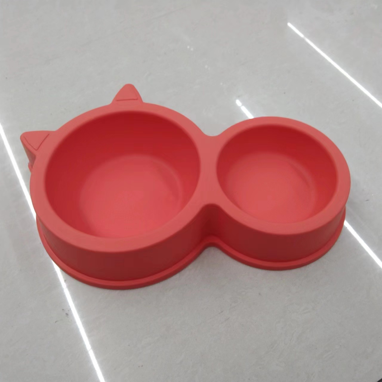 High-quality cat-shaped candy-colored pet feeding bowls, durable and anti-tipping double-bowl pet feeding basins pic 4