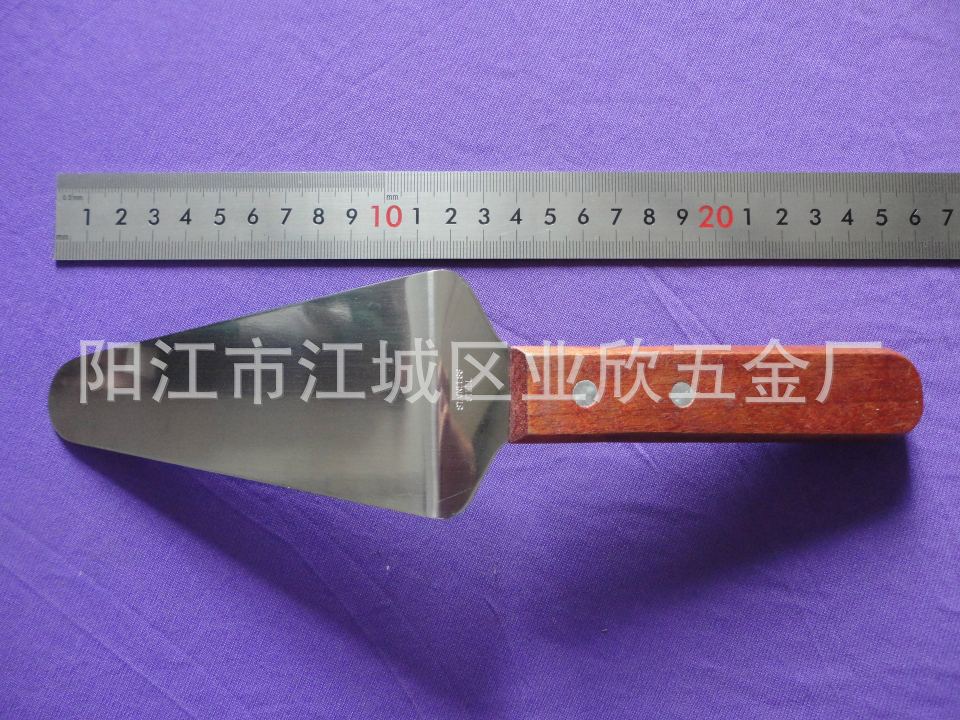 Yangjiang factory has 420 stainless steel mirror-finished triangular spatulas, pizza spatulas, baking tools and cake spatulas in stock pic 29