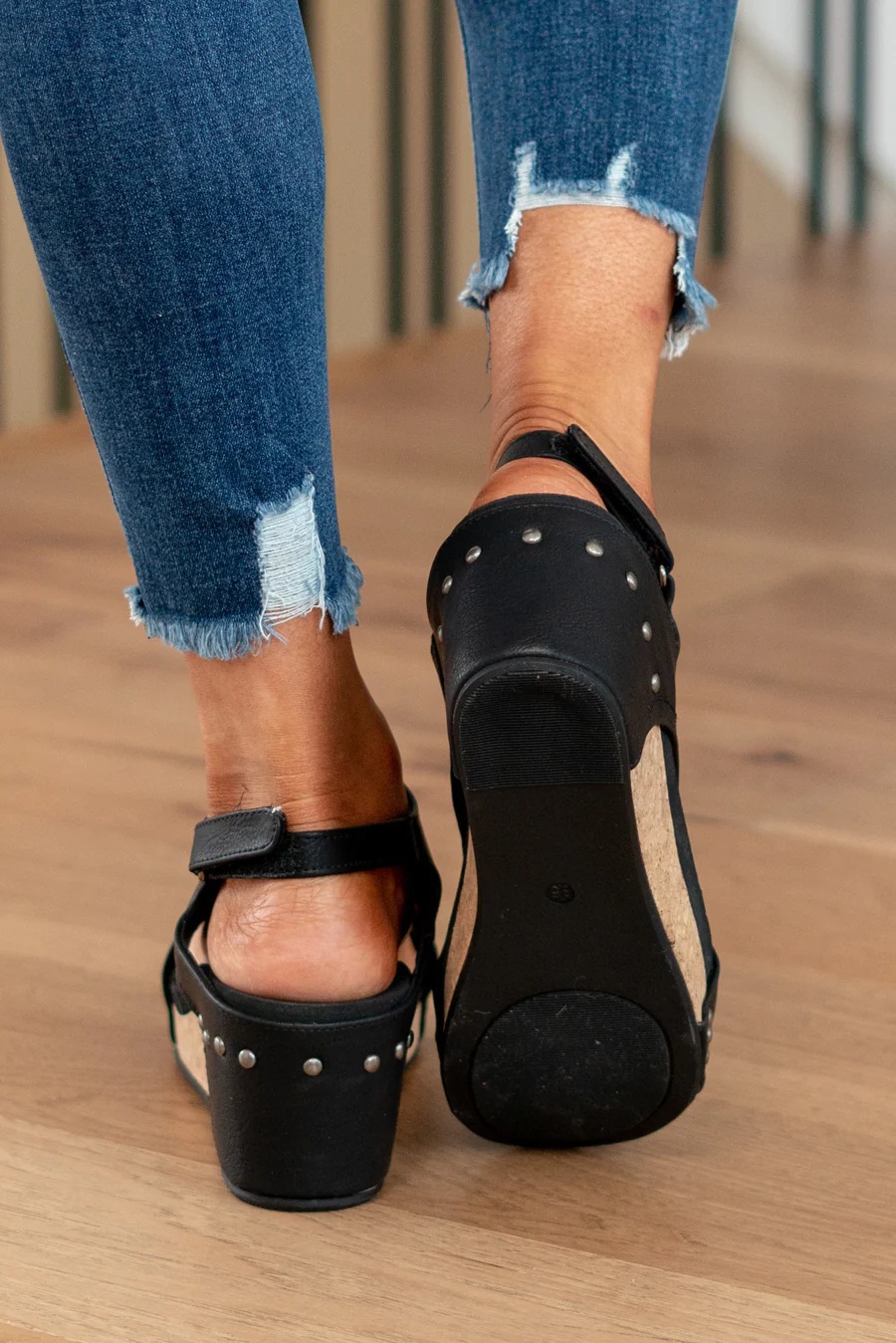 2024夏季新款外贸大码女士厚底坡跟凉鞋后跟魔术贴舒适轻便详情5