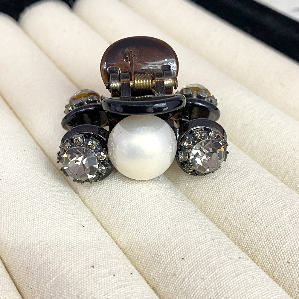 High-end camellia semi-tied hair clips for women, a niche hair accessory with diamonds, simple and elegant style, small grappling clips, less hair volume, shark clips pic 31