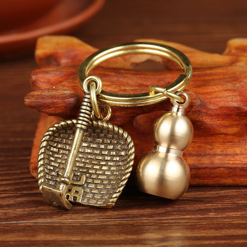 Wholesale of copper gourd keychains, old copper items, dustpans, hoes, car hangers, three-piece sets of copper gourds and hoes, hanging ornaments pic 4
