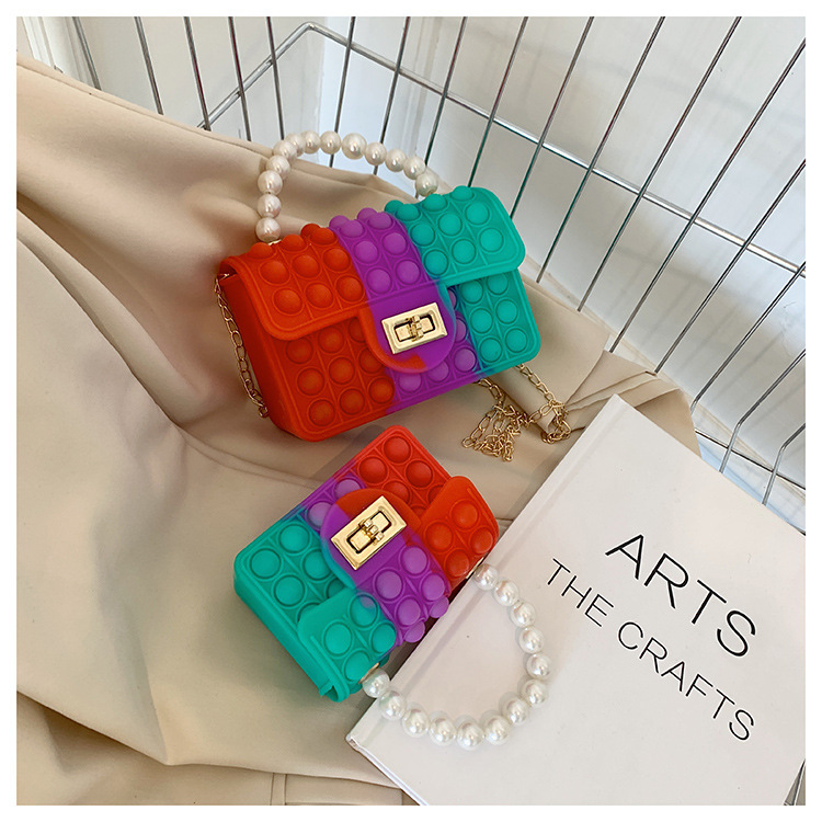 A new silicone bag for women in spring 2022, a trendy and avant-garde rat-killing pearl chain small square bag pic 51