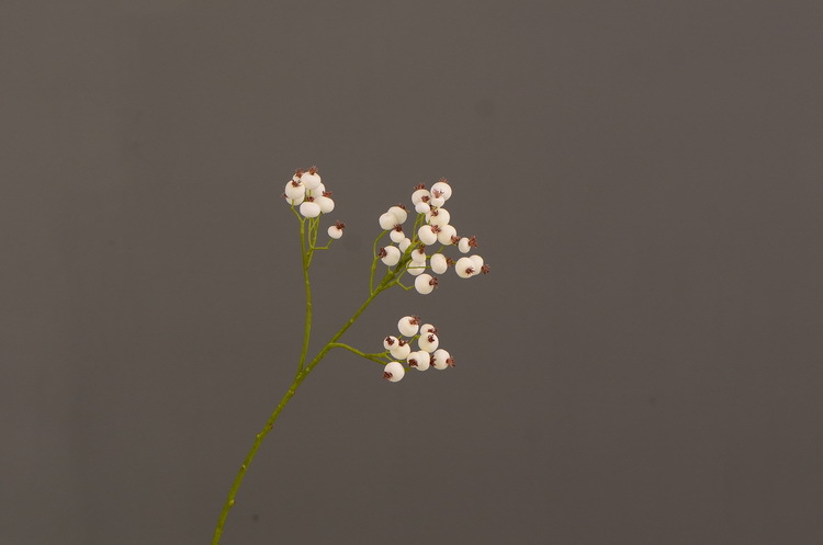 Dongli Flower Industry offers wholesale of artificial flowers for Chinese-style living room, home and dining table decoration. We provide one-piece consignment services for large branches, multi-headed artificial berries, rose fruits, small white fruits and green fruits pic 8