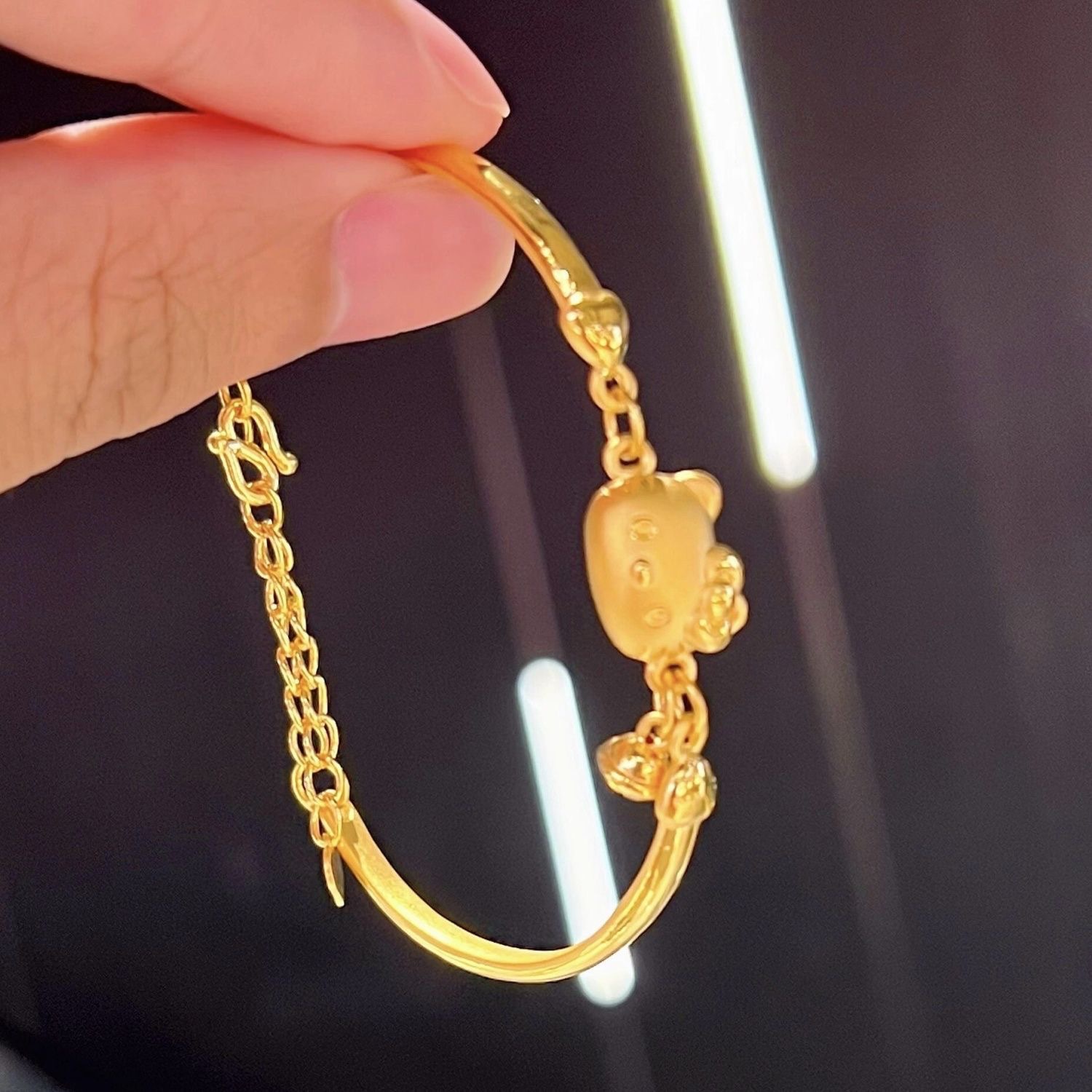 A cute, light and luxurious cat bracelet with an Instagram niche design as a high-end birthday gift for your girlfriend pic 4