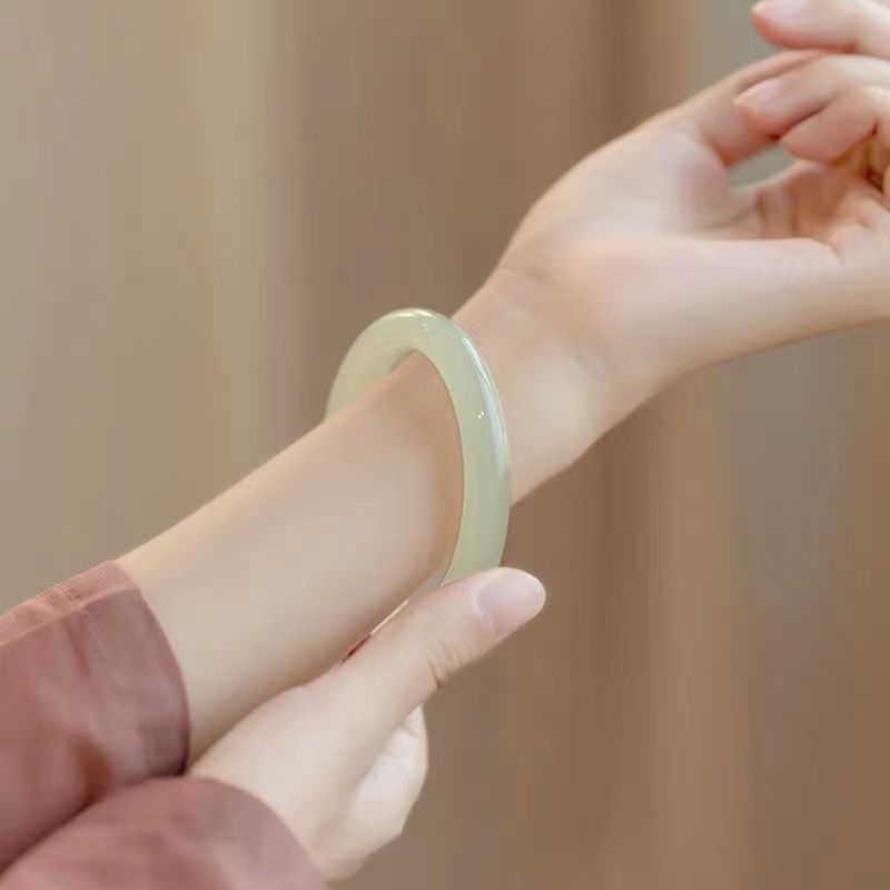 A light and white jade bracelet for women, with an elegant and gentle ancient style and a clear water color as a gift pic 7