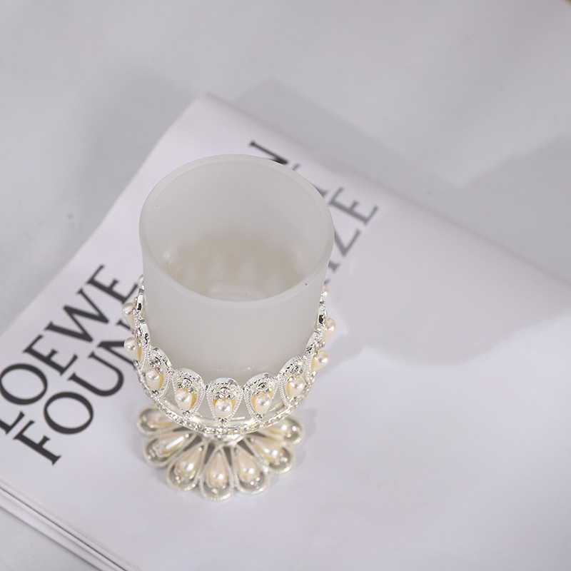 Factory direct sales of European-style light luxury pearl candlesticks, cross-border home decoration ornaments, zinc alloy glass, candlelight dinner pic 2