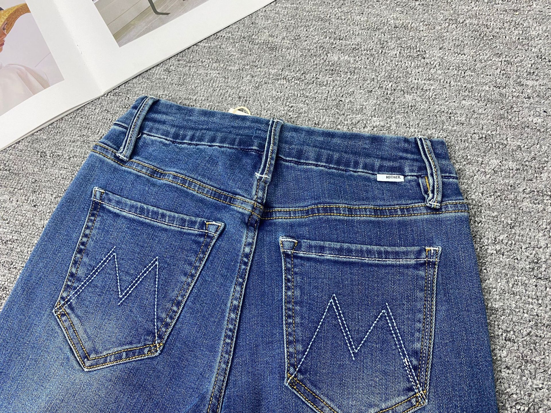 The new Mother high-waisted 9-inch high-elasticity skinny jeans, which are the same style as those worn by European and American bloggers, can lift the buttocks and make you look slimmer. Korean style jeans for women pic 39