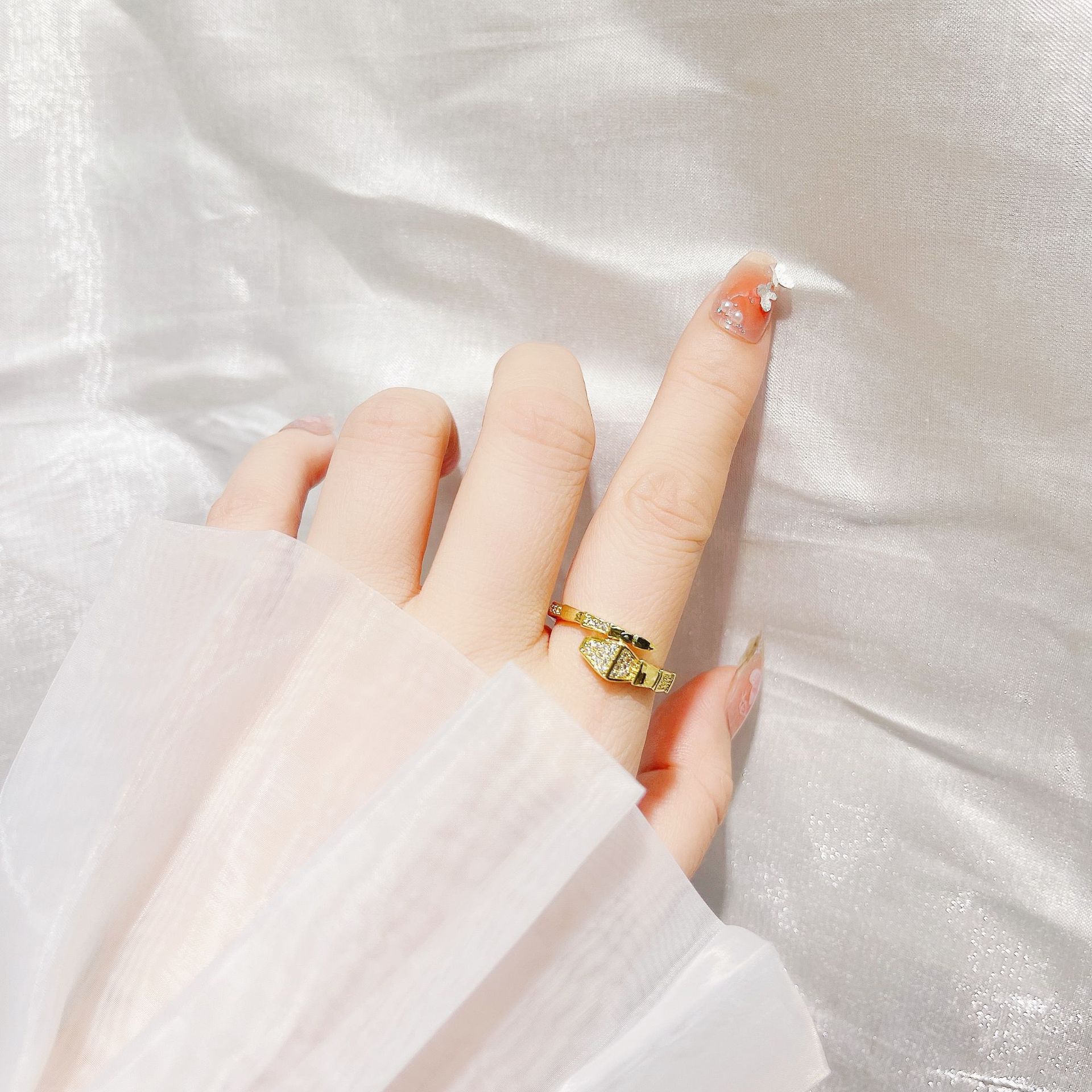 Cross-border copper micro-inlaid zirconium snake-shaped ring, light luxury and niche design, fashionable and versatile, trendy open snake-bone ring for women pic 4