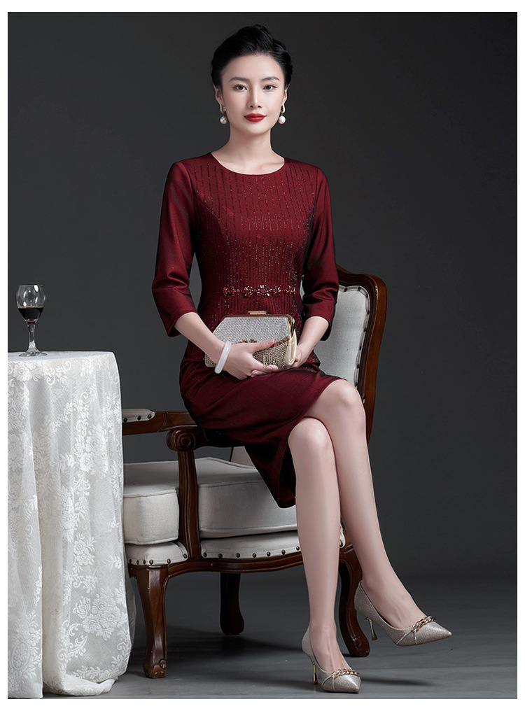 Venta directa de fábrica 2023 otoño invierno nuevo estilo manga larga con peluche temperamento modesto vestido de mamá de mediana edad y edad vestido de tamaño grande pic 18