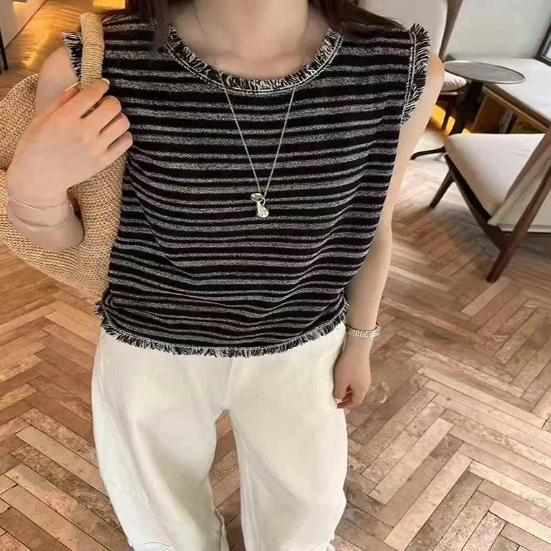 American hot girl, off-the-shoulder sleeveless summer loose short round-neck T-shirt, grey striped knitted top pic 2