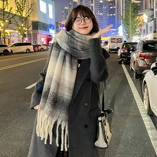 2024新款仙女粉渐变韩系流苏马海毛围巾女冬季保暖围脖仿羊绒围巾详情6