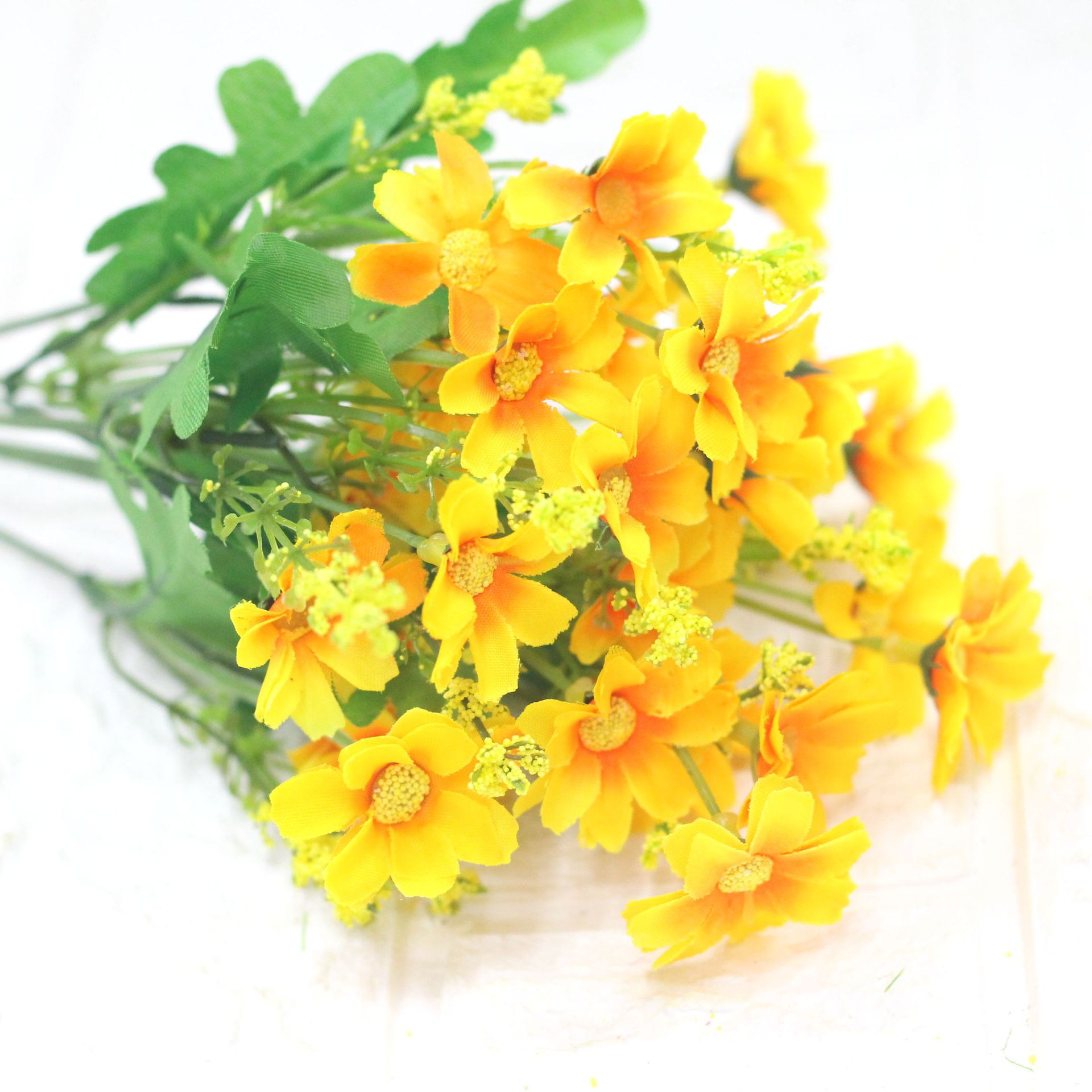 Factory wholesale of garden flowers, artificial flowers, fake flowers, 28-head jumping orchid chrysanthemums, small daisies, wedding project flowers pic 11
