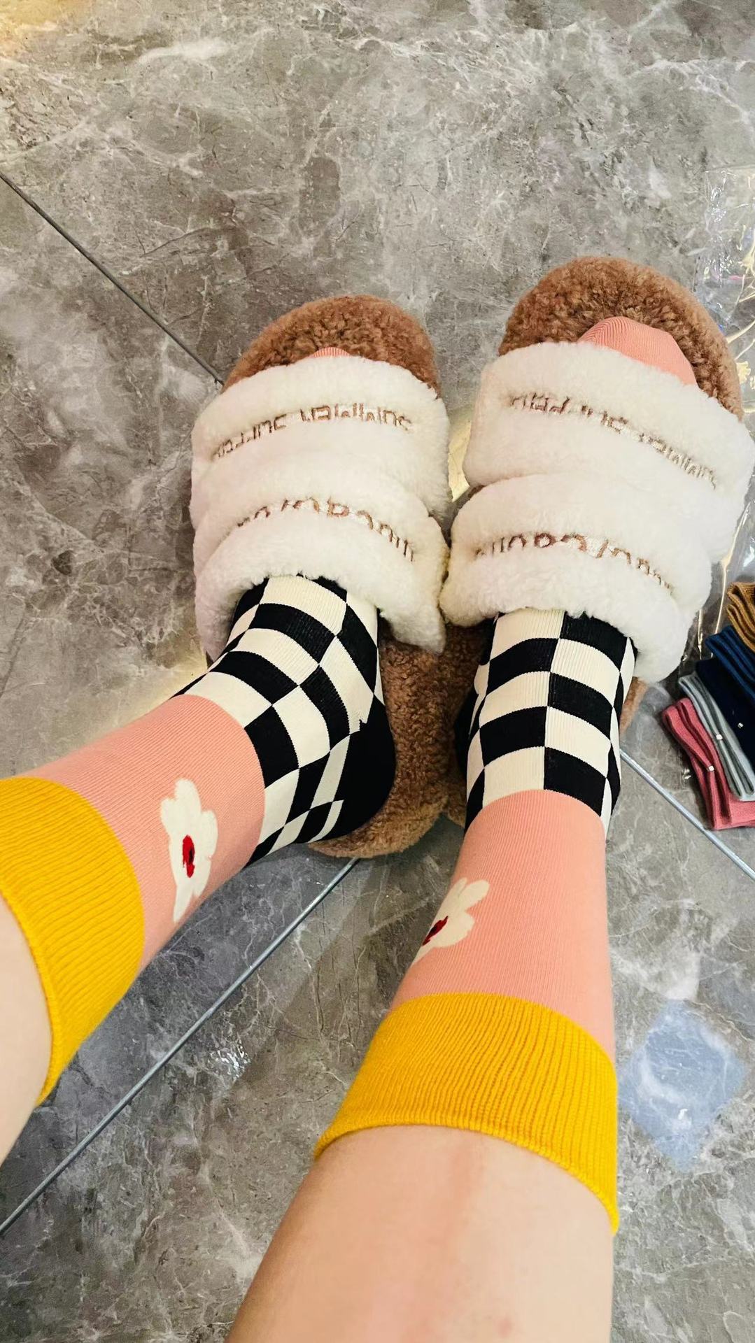 23年新款 春夏流行棋盘格精梳棉中筒女袜潮袜详情3