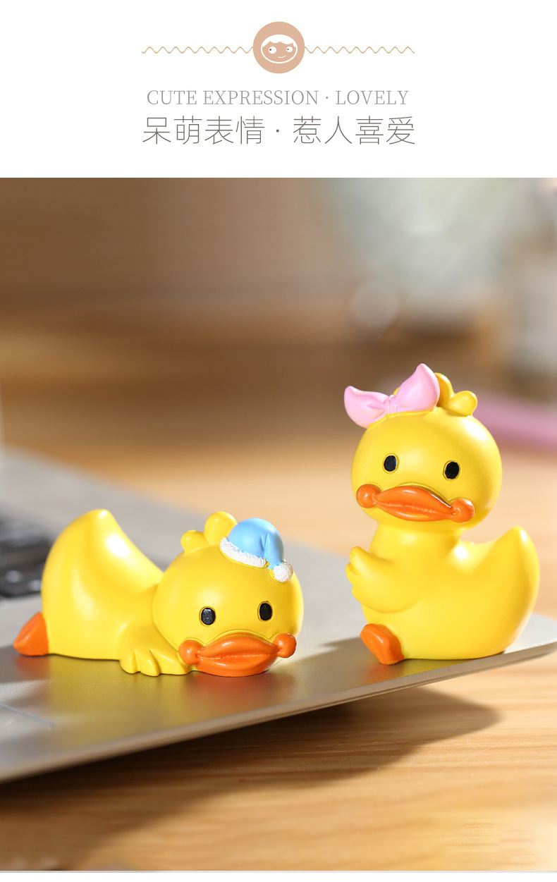 Little yellow duck figurine pic 3