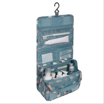 Hanging toiletry and makeup bag pic 6