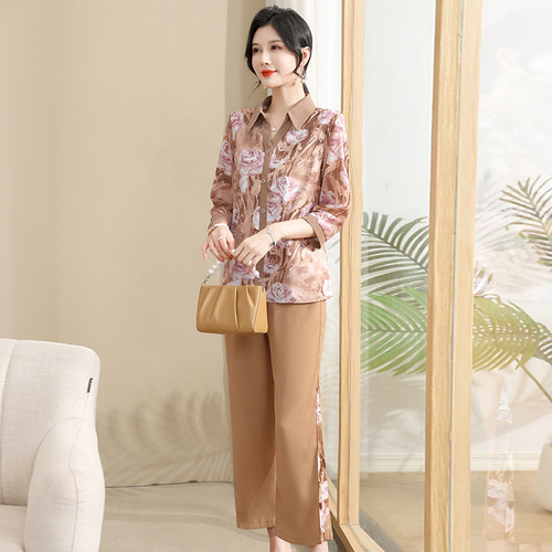 New fashionable chiffon short-sleeved T-shirt for middle-aged and elderly mothers in summer, elegant top for middle-aged women, and trendy floral mini shirt pic 32