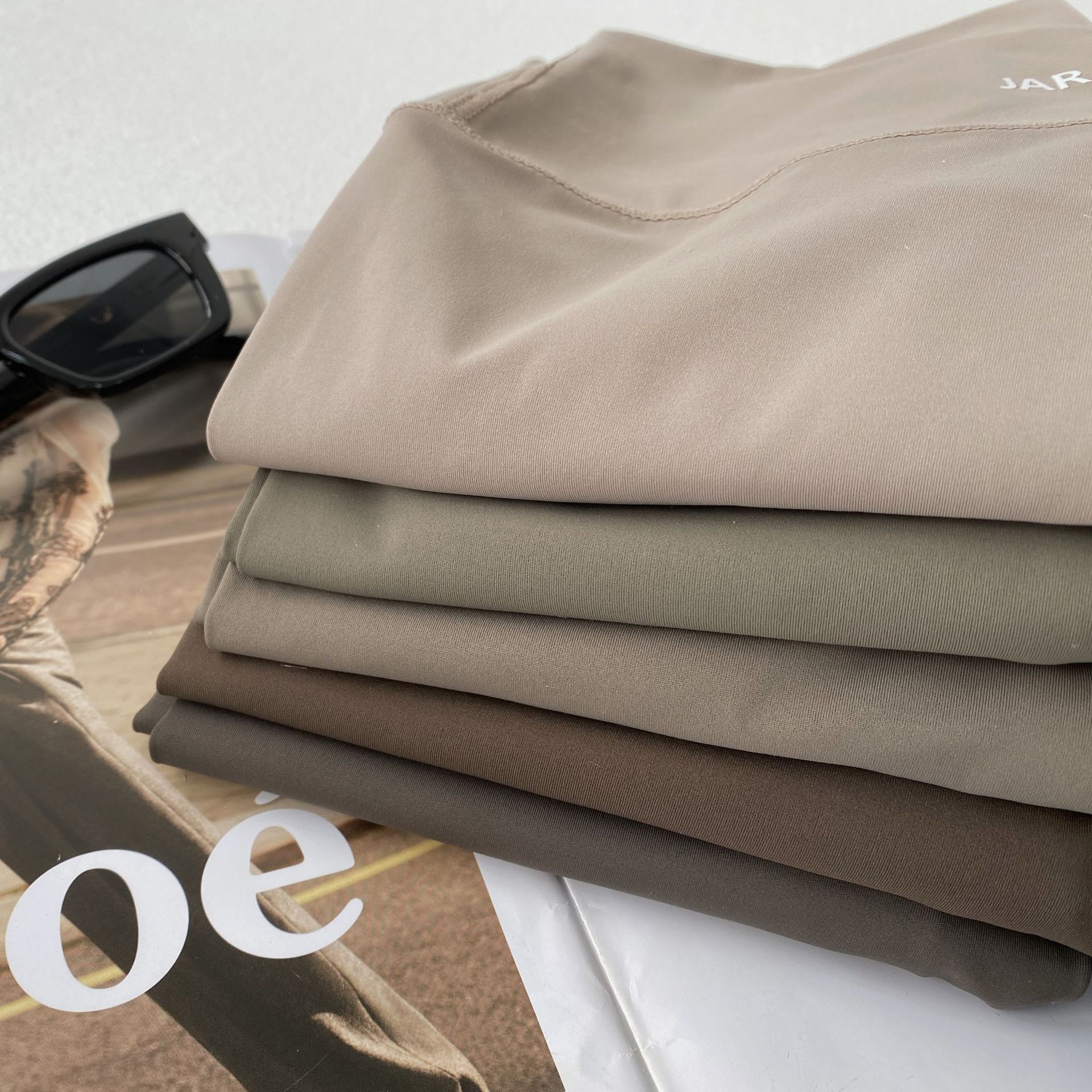 Wholesale of 2023 Spring and autumn tight-fitting high-waisted leggings, water-sparkling Barbie pants, a must-have for lifting buttocks, 9-inch pants, a one-piece replacement for women pic 7