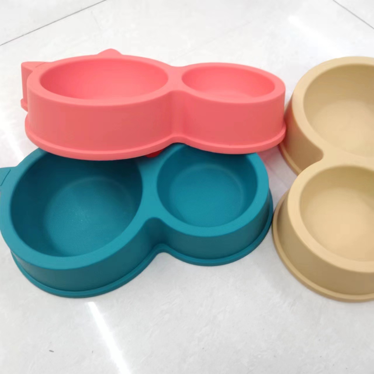 High-quality cat-shaped candy-colored pet feeding bowls, durable and anti-tipping double-bowl pet feeding basins pic 3
