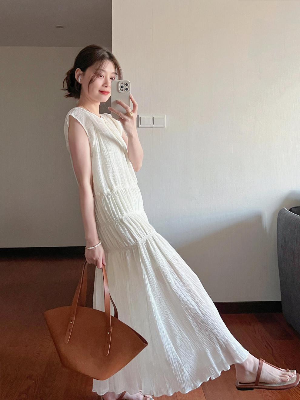 法式温柔褶皱肌理仙气小飞袖连衣裙女夏季新款慵懒风无袖长裙详情10