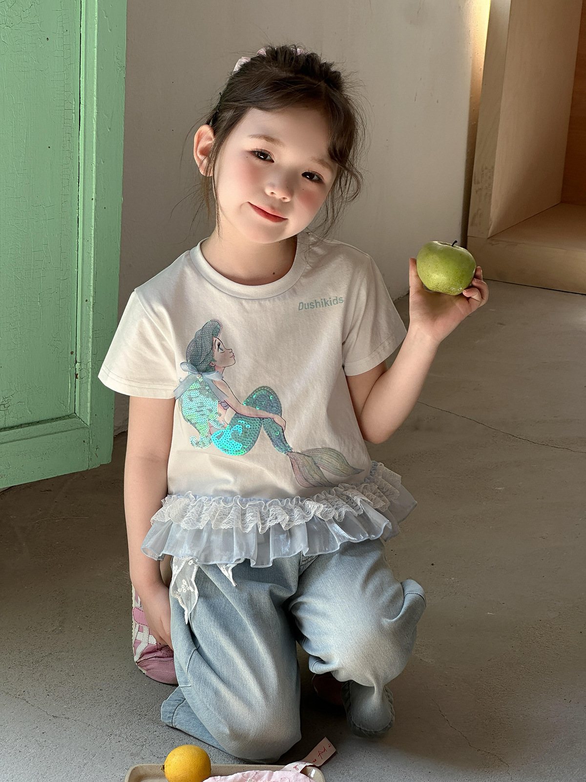 A new summer lace patchwork short-sleeved shirt for girls in 2025, a sweet and fashionable T-shirt for children pic 12