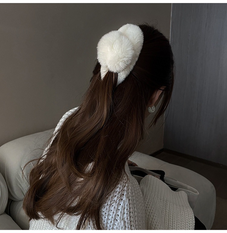 大号真獭兔毛抓夹韩国网红毛毛发夹可爱毛绒鲨鱼夹头饰后脑勺发抓详情5