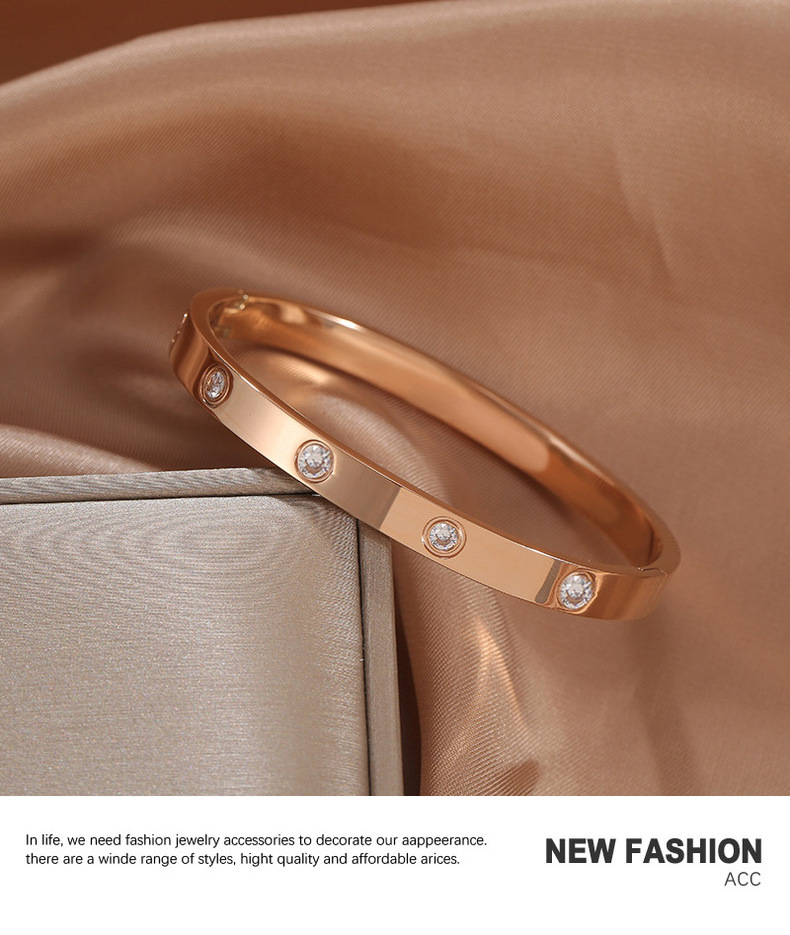 The new Korean version of the 18k rose gold full diamond clasp bracelet, which does not fade, is a trendy and high-end jewelry item pic 9