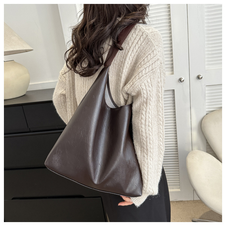 洋气感包包通勤托特包女2023新款潮纯色质感单肩包今年流行腋下包详情13