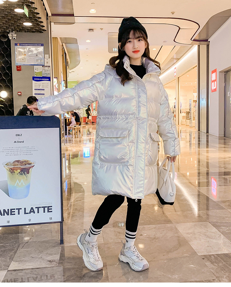 The new cotton-padded jacket for girls in 2023 features a longer winter design with a cinched waist and skirt. It is a plump and stylish cotton-padded jacket for children pic 22