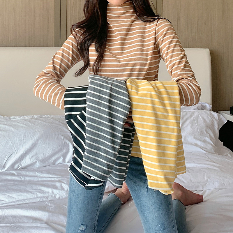 The 2022 autumn and winter new style base shirt for women is a semi-high-neck long-sleeved solid color with black fungus edges, paired with a fitted and warm German velvet top pic 8