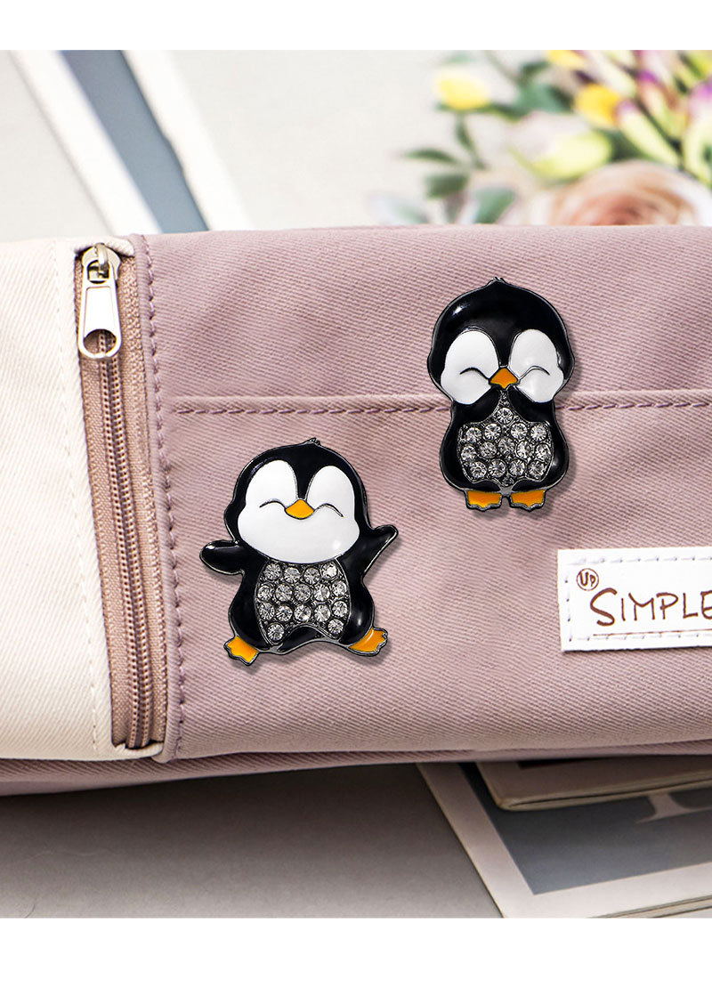 The best-selling diamond-encrusted penguin brooch in foreign trade is super cute and adorable. The cartoon badge pin is a trendy and personalized bag accessory on Instagram pic 10
