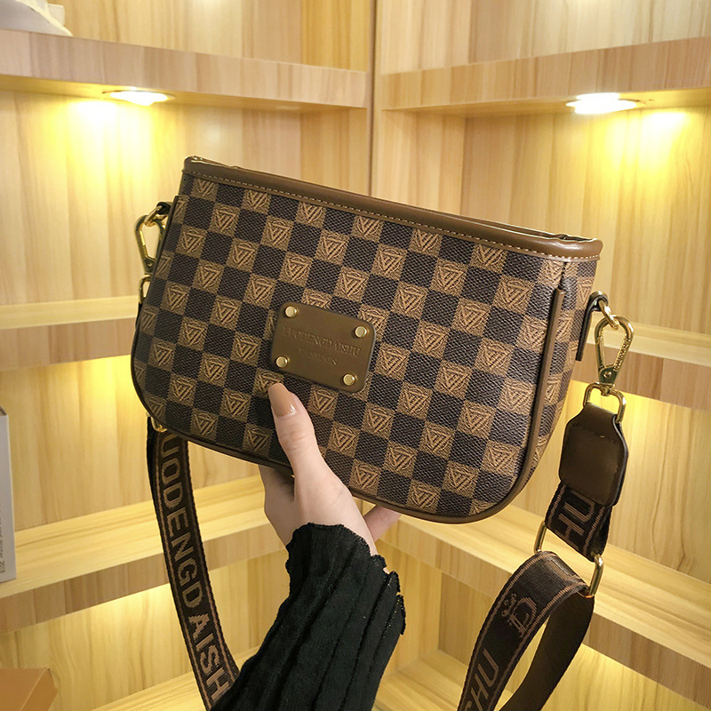 时尚宽肩带女包2023新款百搭字母印花潮流腋下包高级感气质单肩包详情16