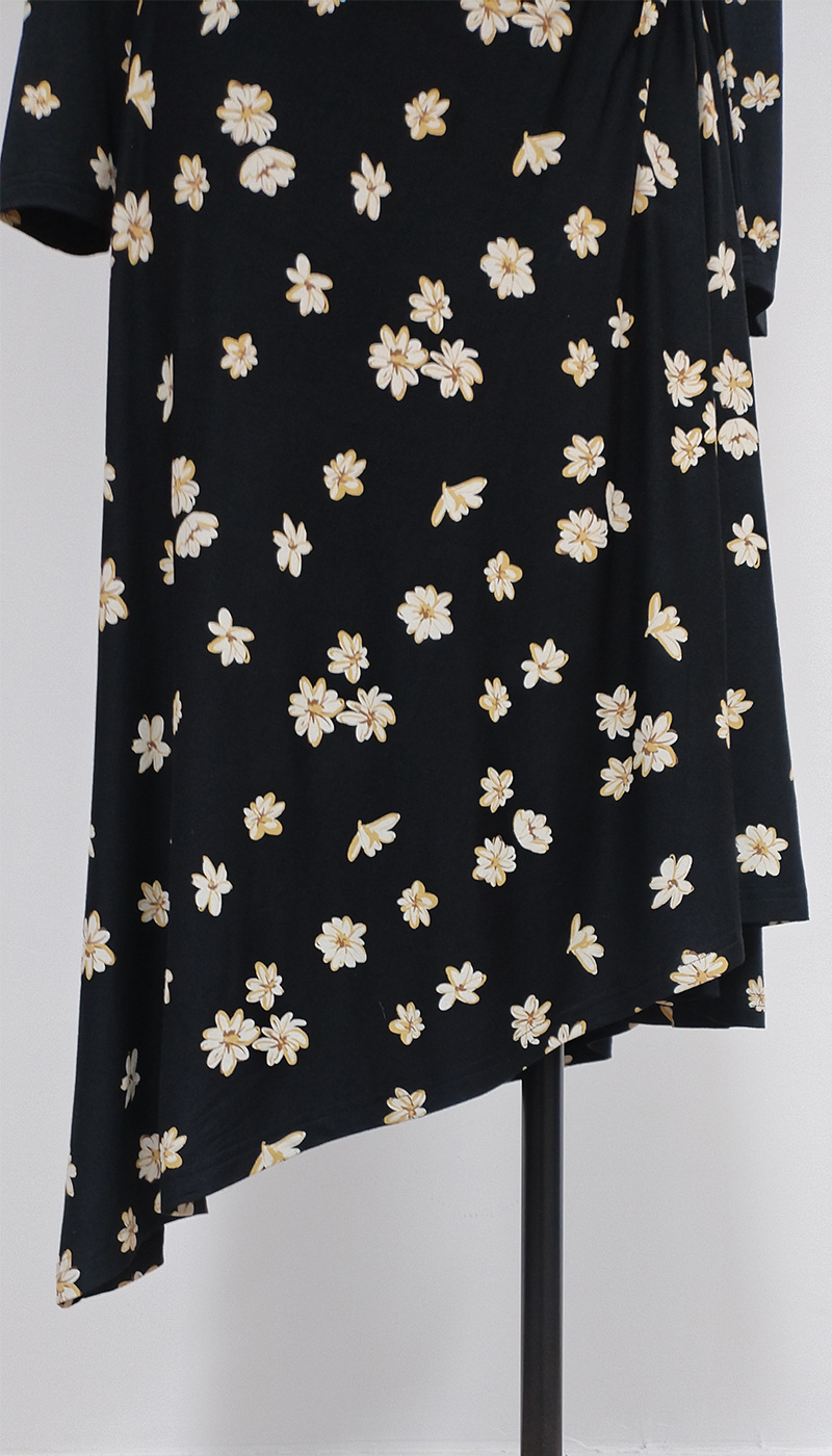 黑底印花小雏菊碎花连衣裙女夏季新款法式V领显瘦性感气质开叉裙详情8