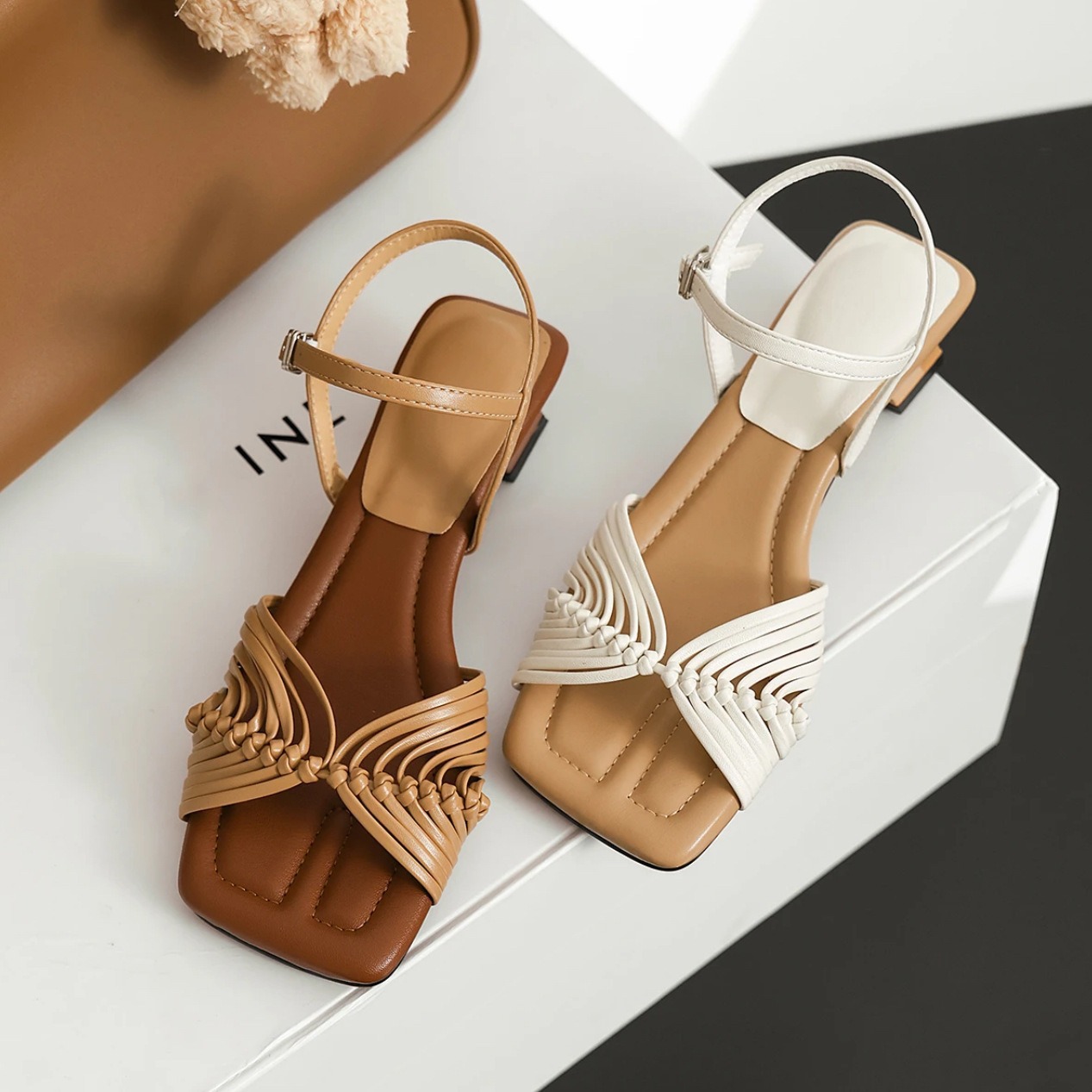 Sheepskin version French retro woven square toe exposed Roman sandals for summer outerwear, new soft wedge heel sandals for women pic 3