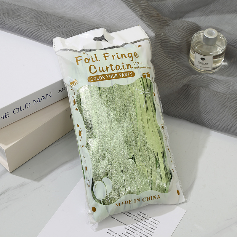 跨境高亮闪光1*2M雨丝帘创意儿童生日派对装饰道具墙面布置彩带详情5