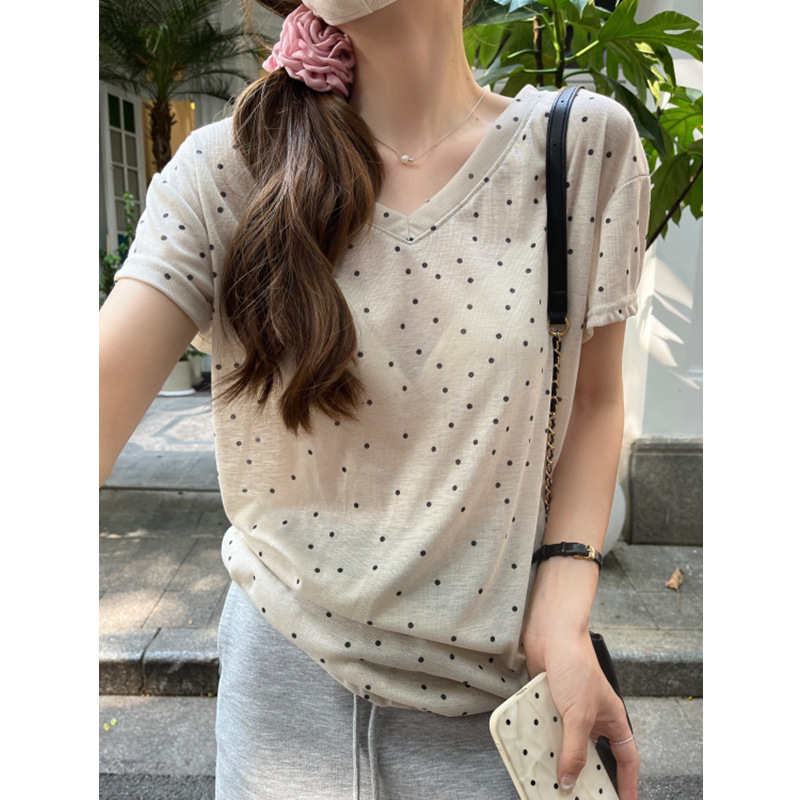 轻薄亲肤V领波点设计感遮肉显瘦打底短袖T恤女夏季新品百搭上衣潮详情39