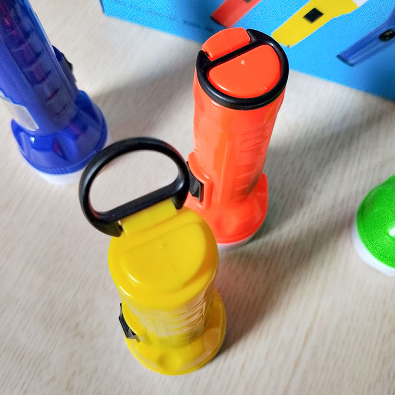 One-yuan and two-yuan hand lights, night lights, flashlights, portable large flashlights, one-yuan and two-yuan supply pic 6