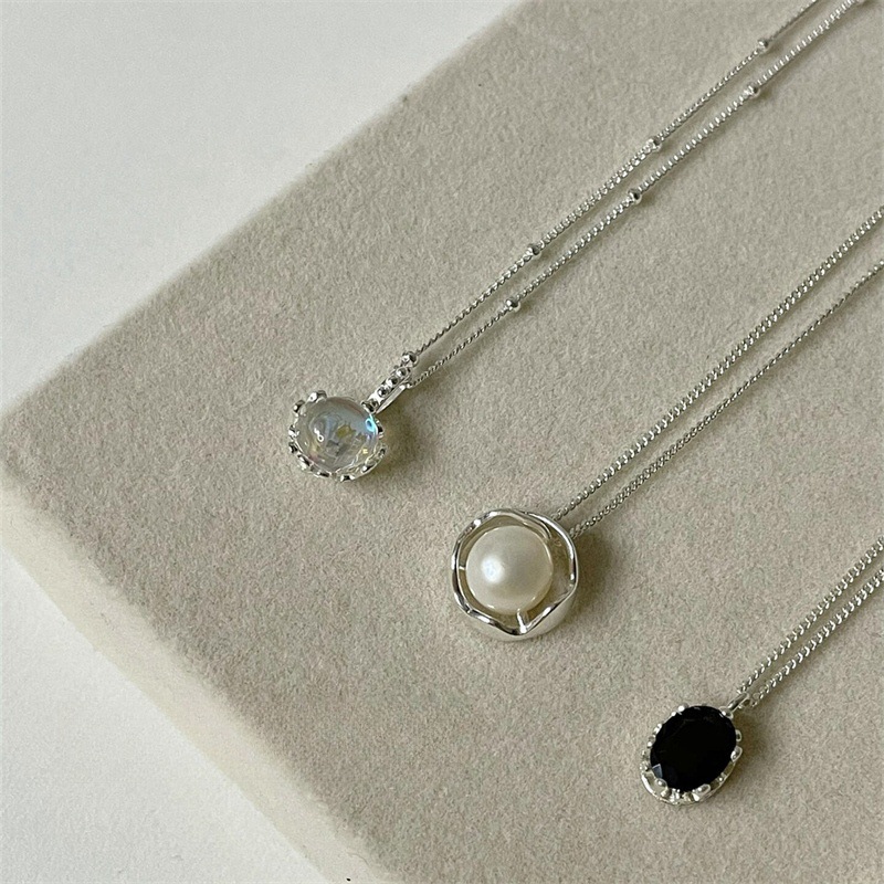 The S925 pure silver aquamarine butterfly necklace features a niche design that is versatile for daily use and does not fade. It is a light luxury collarbone chain pic 9