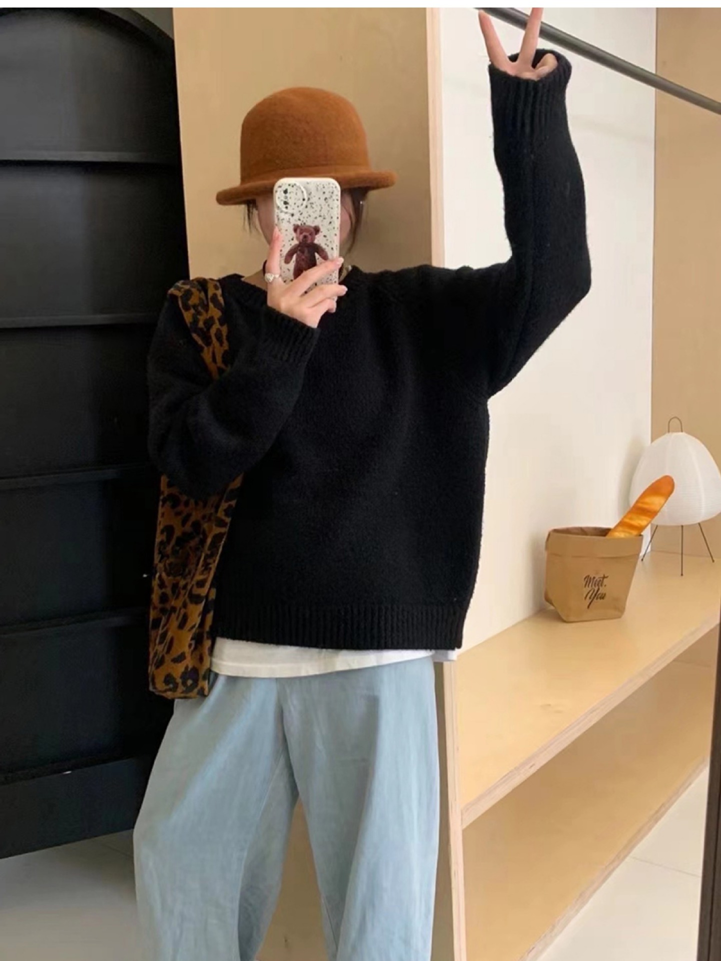 This autumn and winter round-neck leather label candy-colored pullover sweater is a unique Korean style for women, paired with a loose and slimming knitted top pic 37