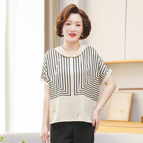 New fashionable chiffon short-sleeved T-shirt for middle-aged and elderly mothers in summer, elegant top for middle-aged women, and trendy floral mini shirt pic 24