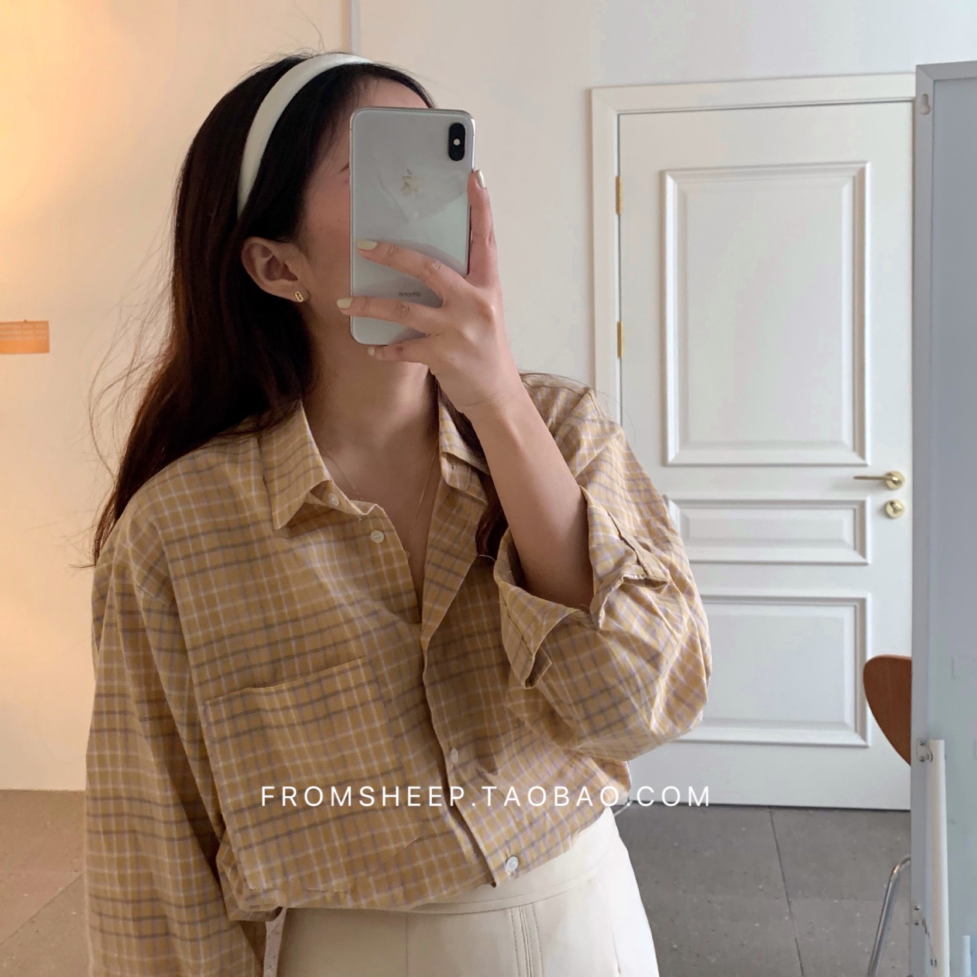 Korean-style hairbands for women in 2025 are trendy and versatile for going out. The headband is simple and elegant, and the hairpin is a popular online hair accessory with wide edges and a sweet look pic 19