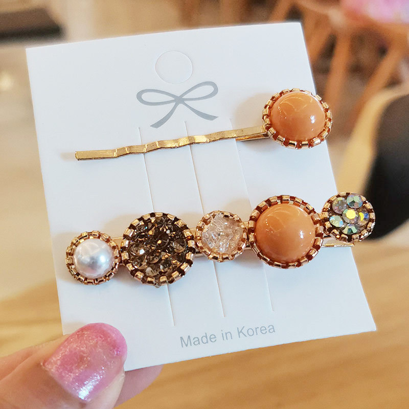 A retro hair clip for a young girl, a one-piece top clip, a simple 2-piece set with water diamonds, side clips, a duckbill clip, a headpiece, and a bangs clip at the back of the head pic 7