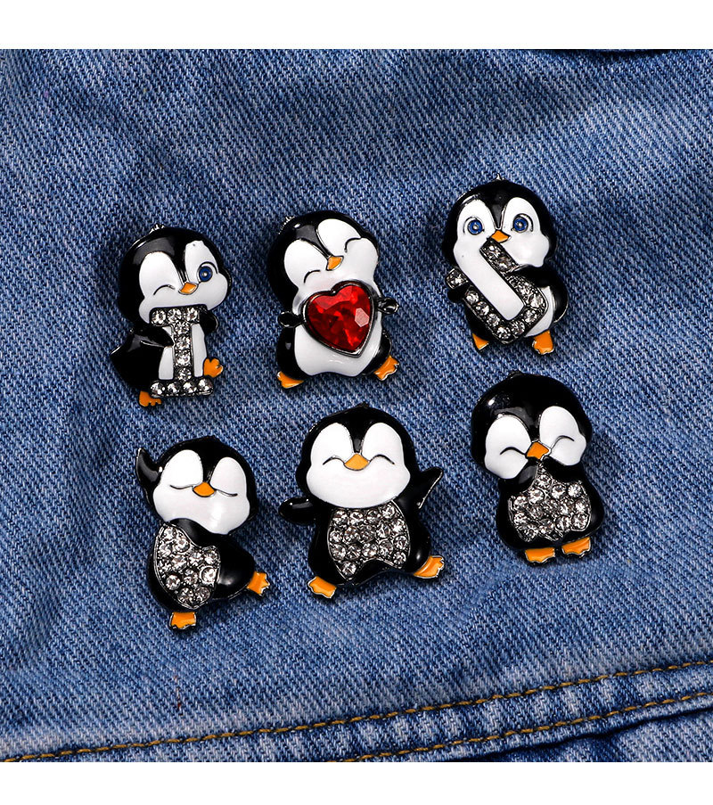 The best-selling diamond-encrusted penguin brooch in foreign trade is super cute and adorable. The cartoon badge pin is a trendy and personalized bag accessory on Instagram pic 6